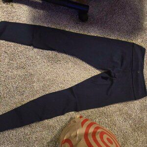 Lulu Lemon NAVY BLUE leggings  SIZE 6